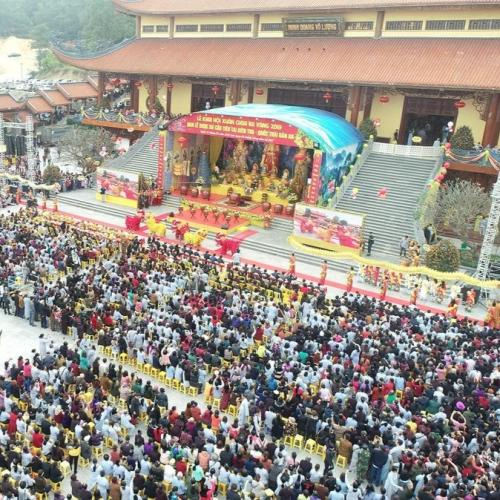 Lễ Hội Chùa Ba Vàng