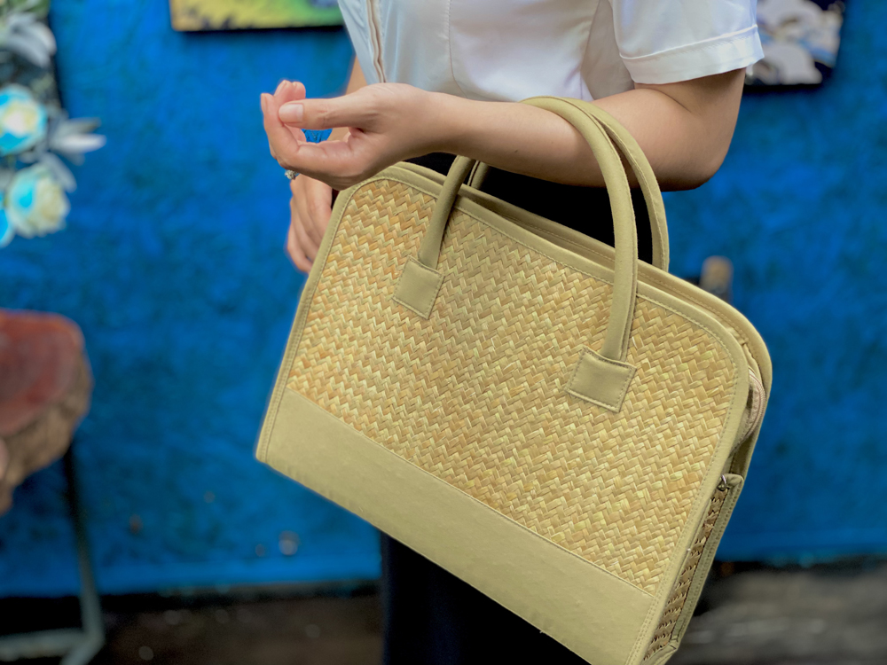 Ưu điểm của Cặp Laptop Cỏ Bàng